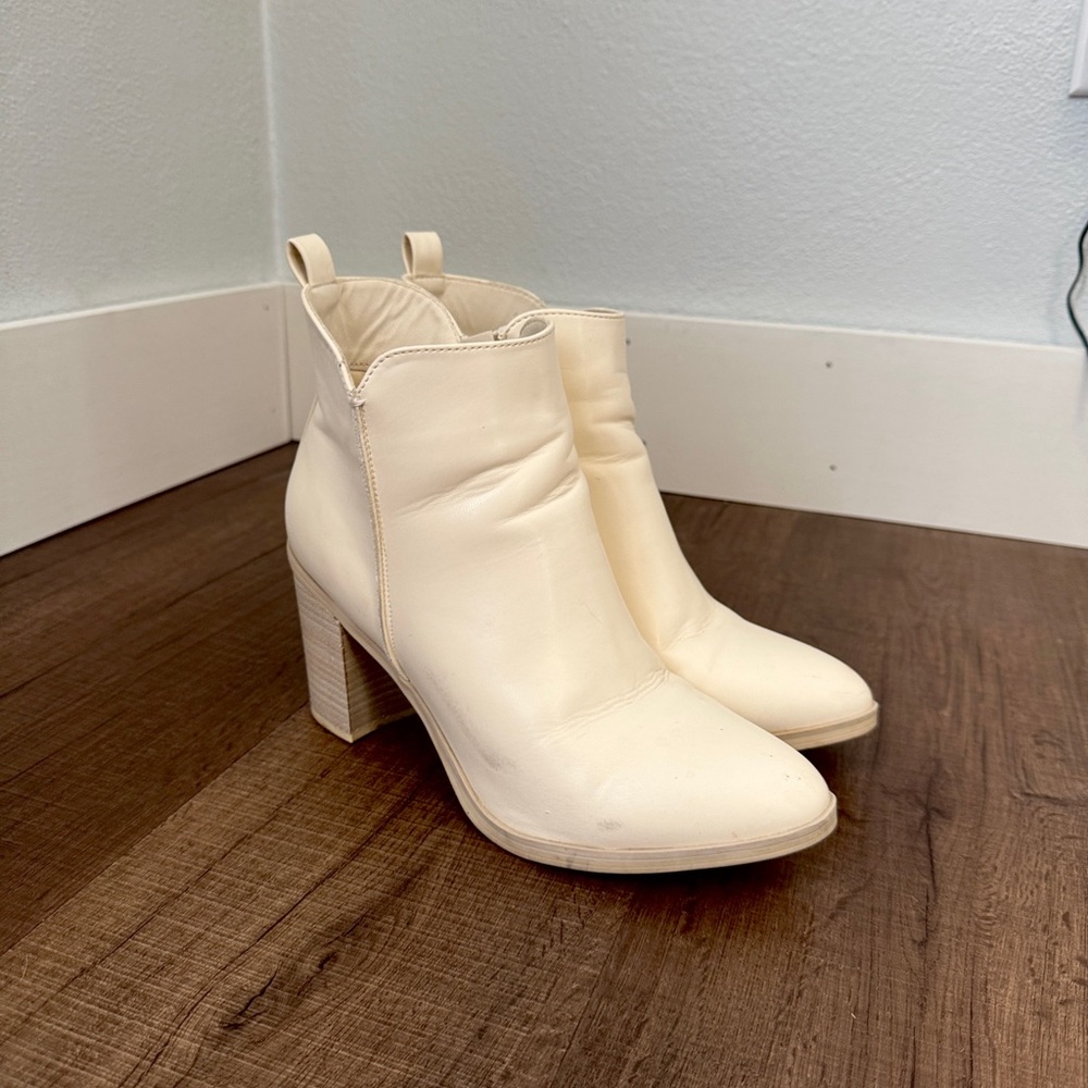 BKE Elegant Cream Ankle Boots